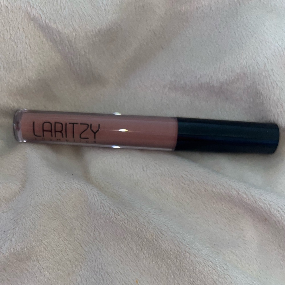 *BRAND NEW/ UNUSED* Laritzy Cosmetics Verdict Lip Gloss - Picture 2 of 4